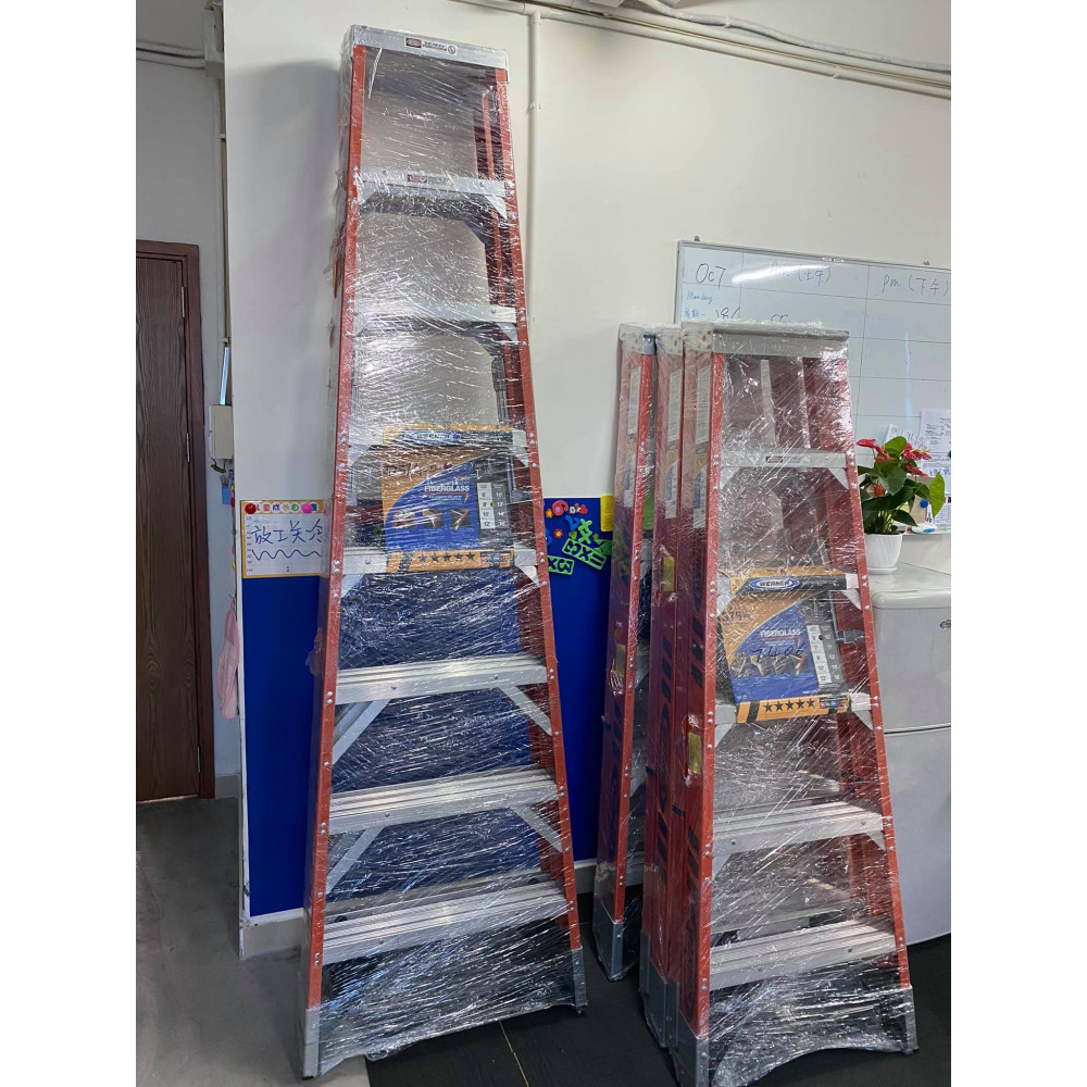 WERNER Fibreglass stepladder model:T7408